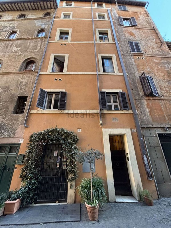 appartamento in affitto a Roma in zona Rione Regola