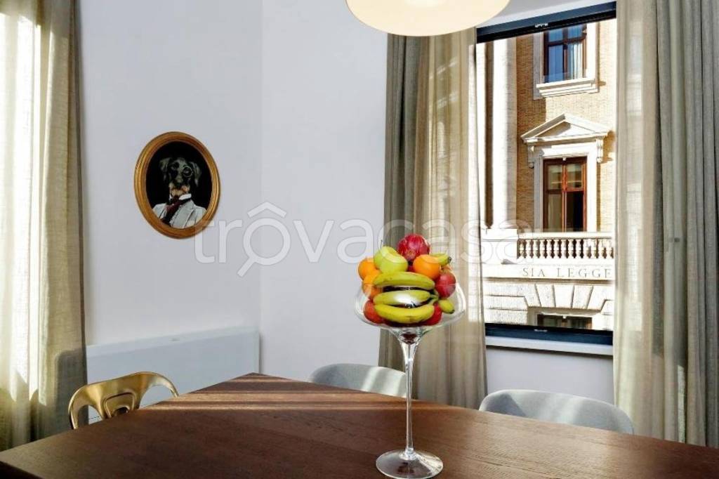 appartamento in affitto a Roma in zona Trevi-Colonna