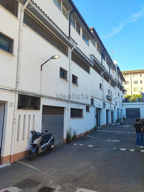 locale commerciale in affitto a Roma in zona Axa