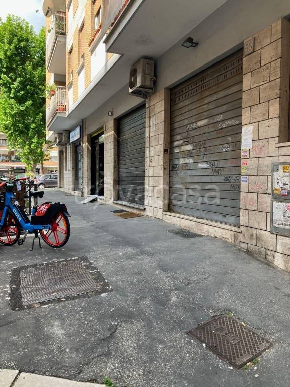 negozio in affitto a Roma