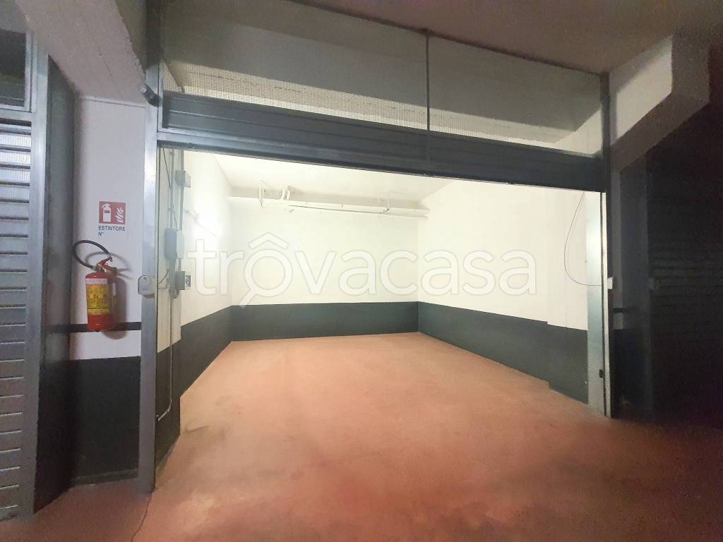 box auto in affitto a Roma