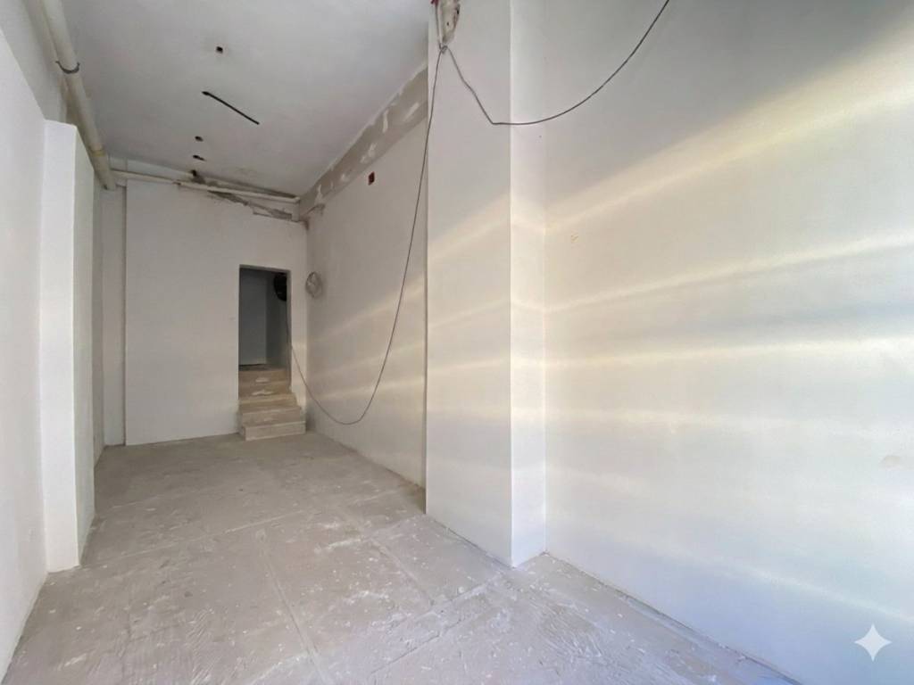 negozio in affitto a Roma in zona Appio Claudio
