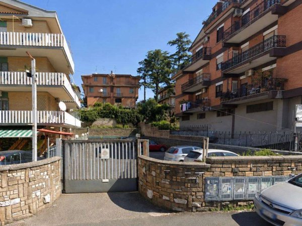 negozio in affitto a Roma in zona Finocchio