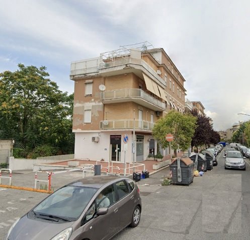 locale commerciale in affitto a Roma in zona Salario