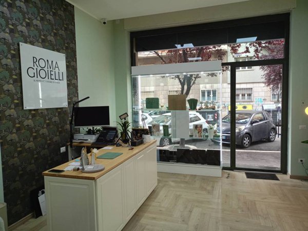 negozio in affitto a Roma