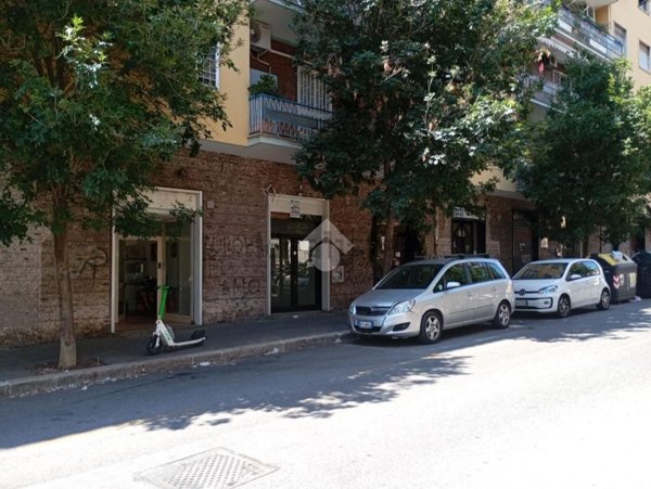 locale commerciale in affitto a Roma in zona Tuscolano