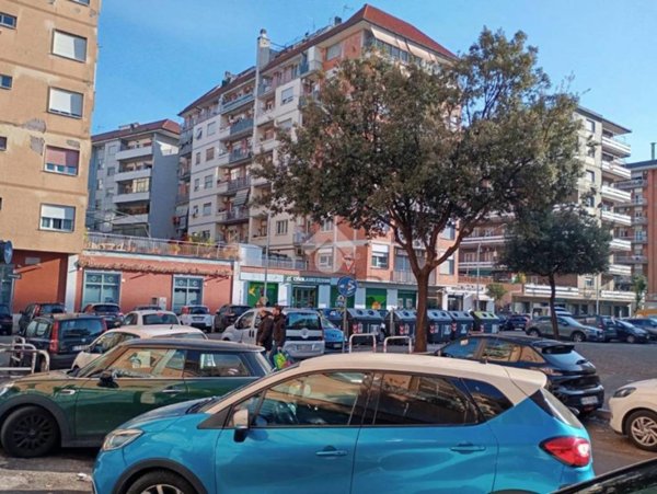 negozio in affitto a Roma in zona Appio Claudio