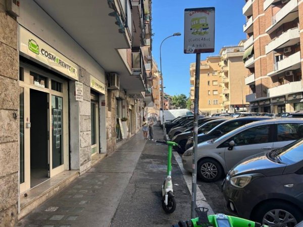 locale commerciale in affitto a Roma in zona Appio Claudio