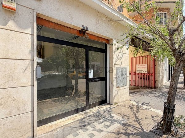 locale commerciale in affitto a Roma in zona Appio Latino