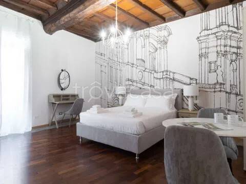 appartamento in affitto a Roma in zona Trevi-Colonna