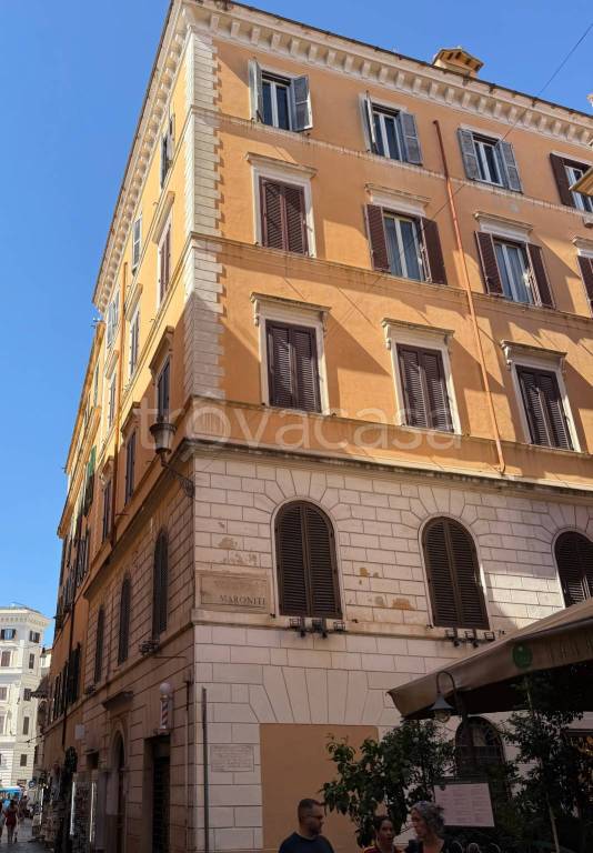 appartamento in affitto a Roma in zona Trevi-Colonna