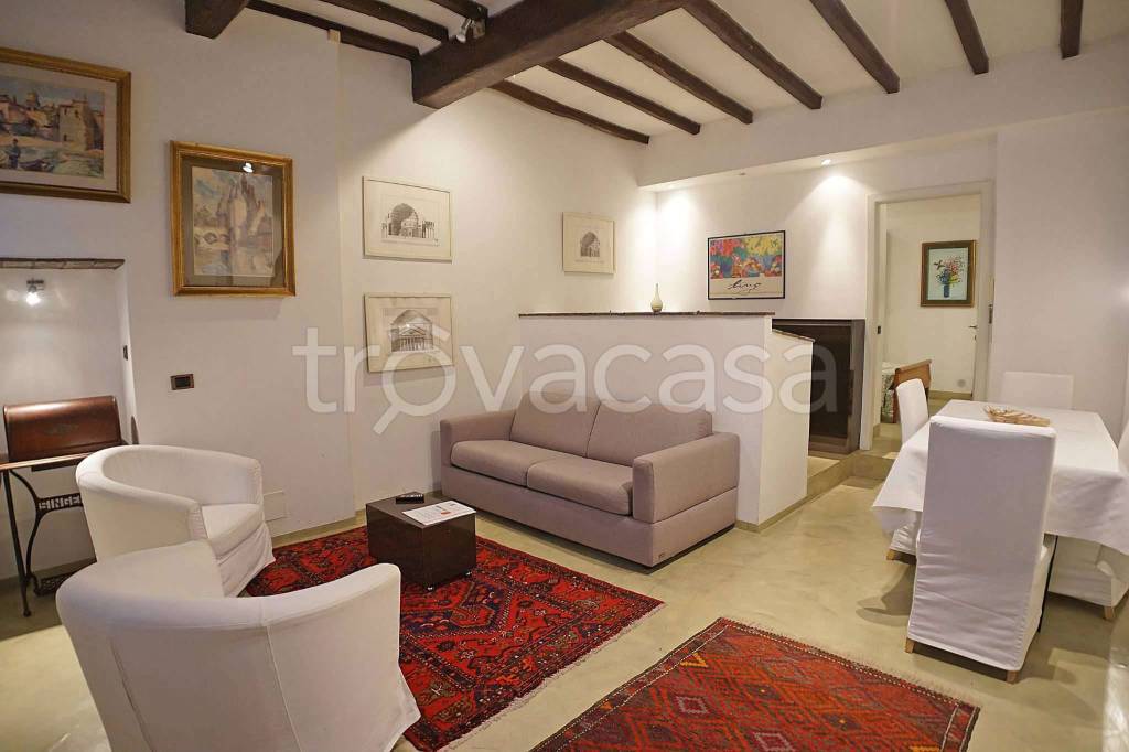 appartamento in affitto a Roma in zona Parione/Sant'Eustachio