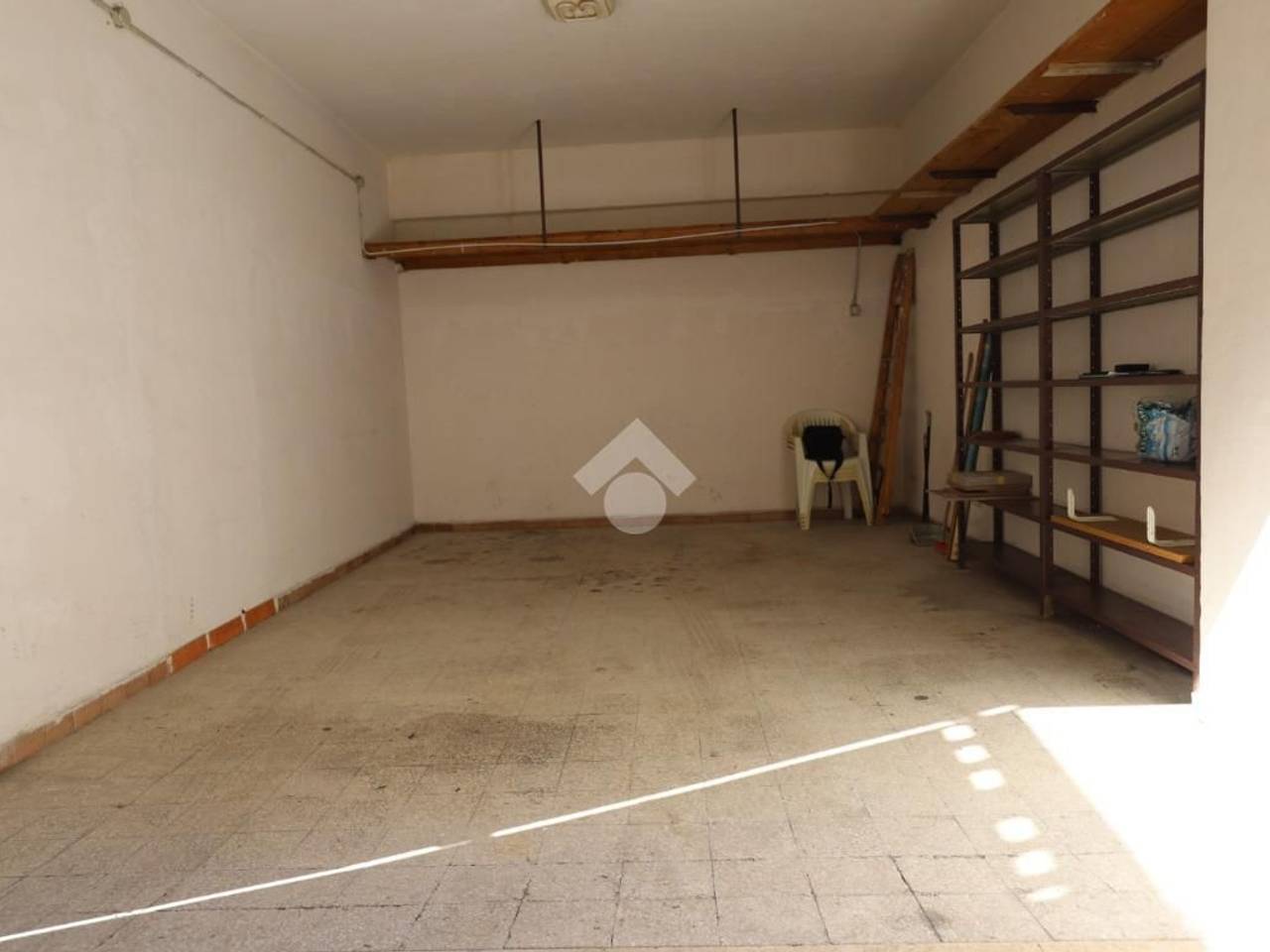 locale di sgombero in affitto a Roma in zona Ostia