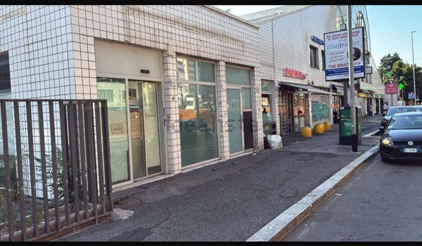 locale commerciale in affitto a Roma in zona Collatino
