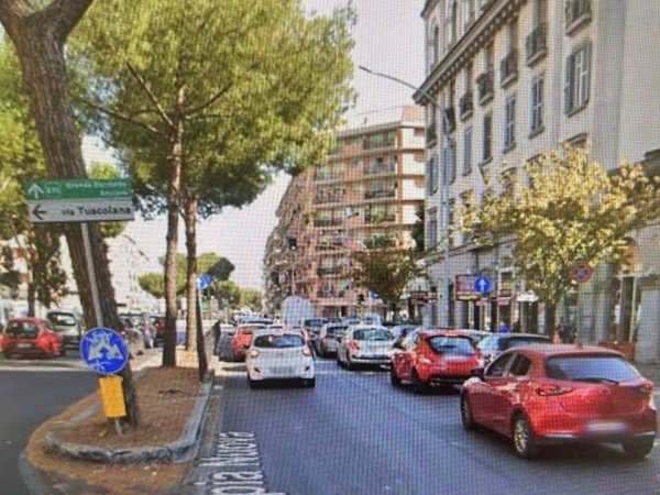 negozio in affitto a Roma in zona Appio Latino