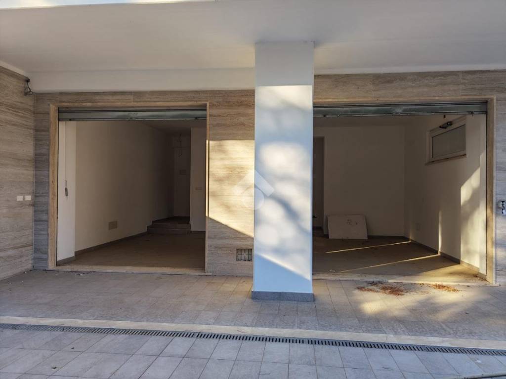 negozio in affitto a Roma in zona Casal Morena