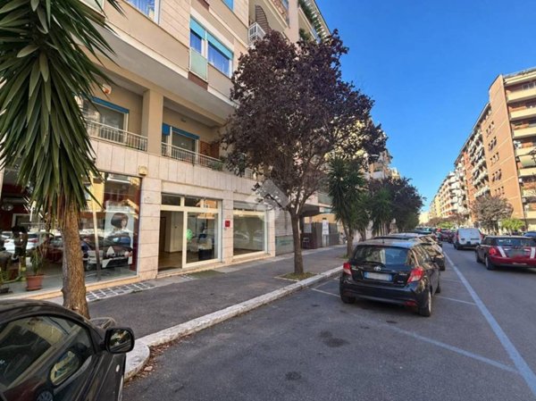 negozio in affitto a Roma