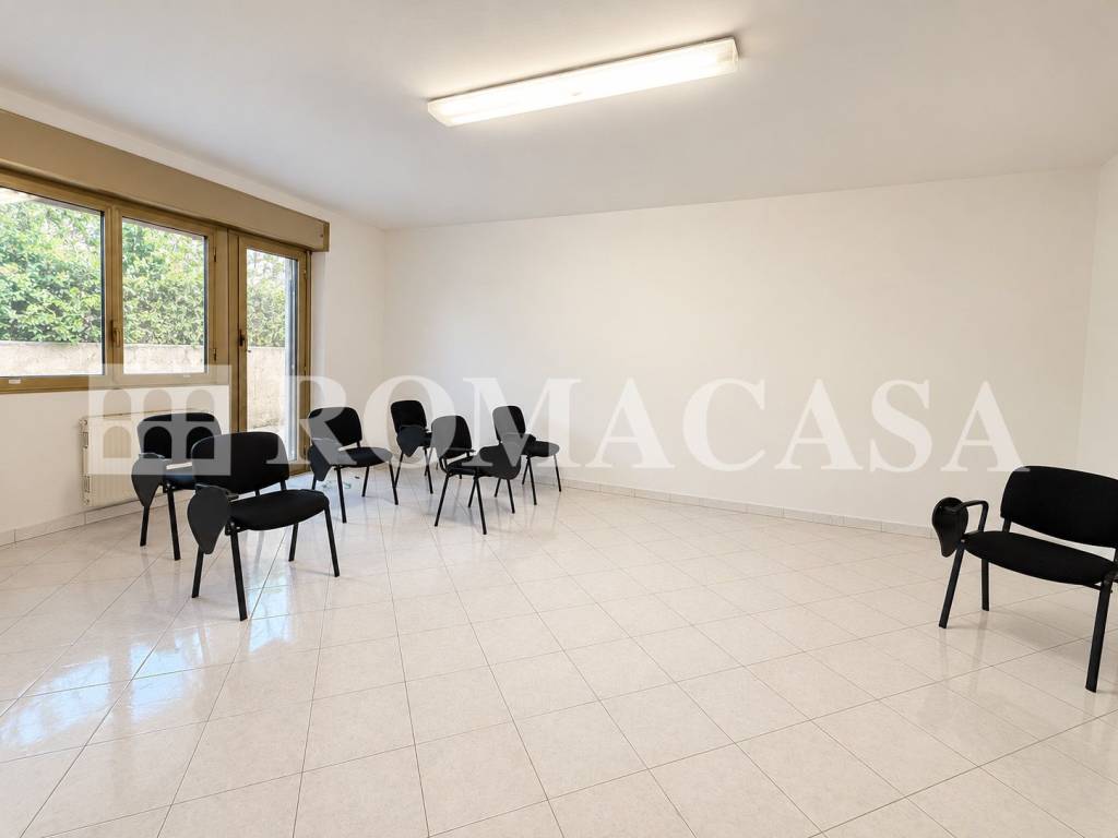 ufficio in affitto a Roma in zona Torrino