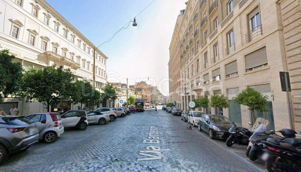 negozio in affitto a Roma in zona Trevi-Colonna