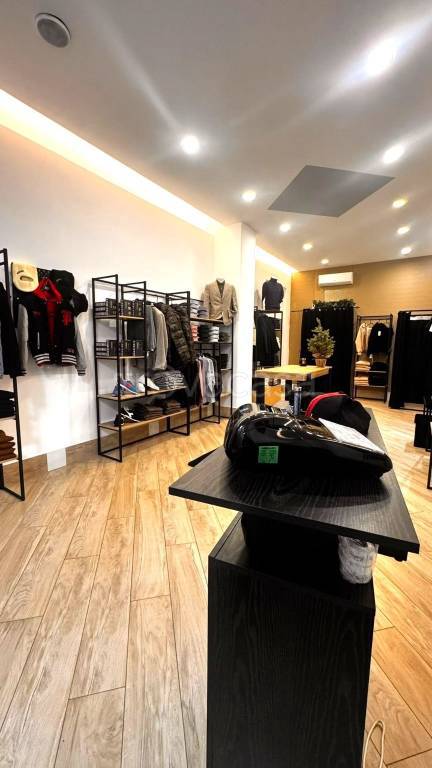 locale commerciale in affitto a Roma in zona Appio Latino