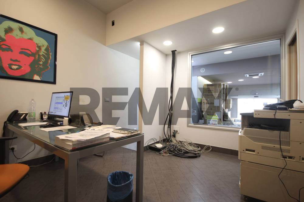 locale commerciale in affitto a Roma in zona Appio Latino