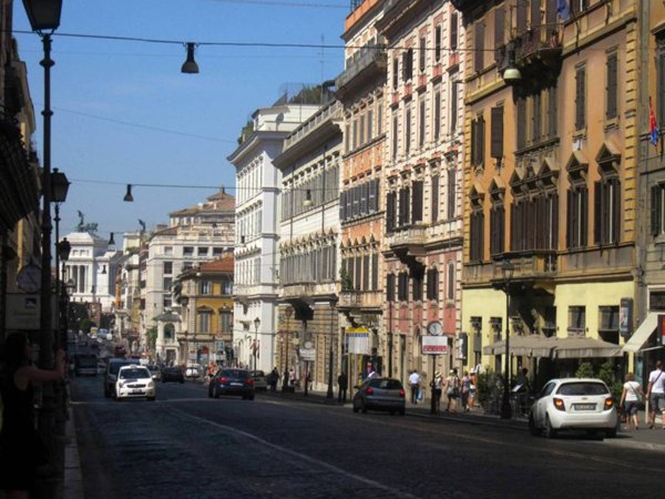 negozio in affitto a Roma in zona Rione Monti/Campitelli
