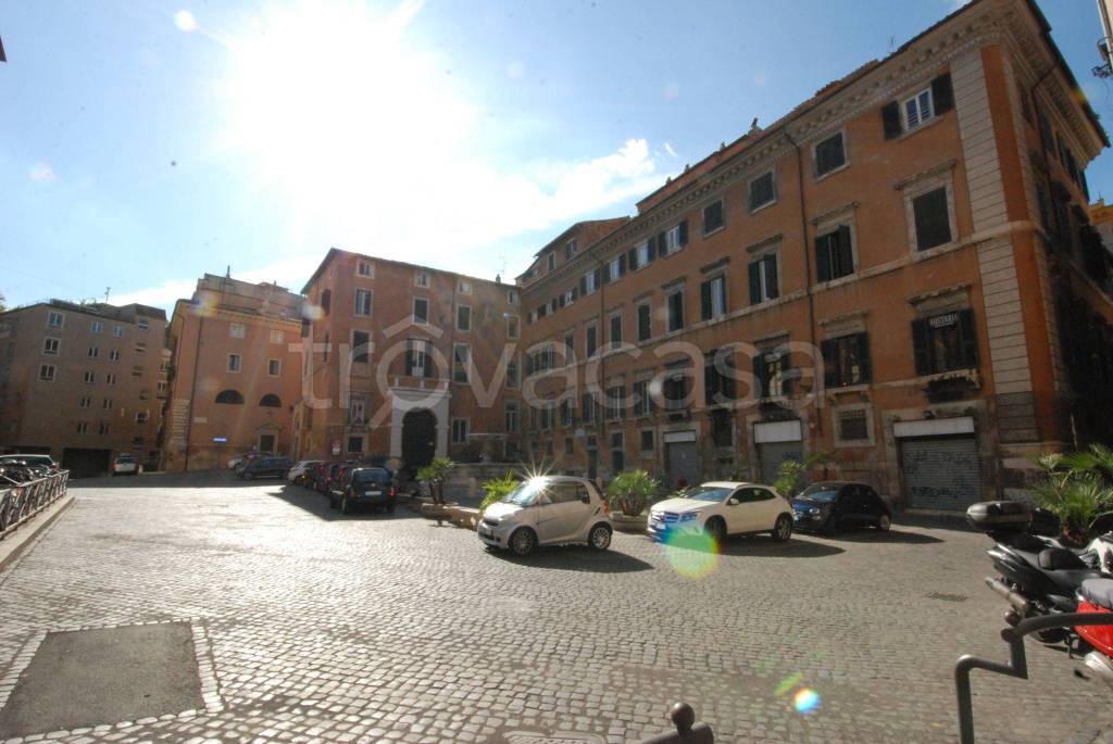 appartamento in affitto a Roma in zona Pigna - Sant'Angelo