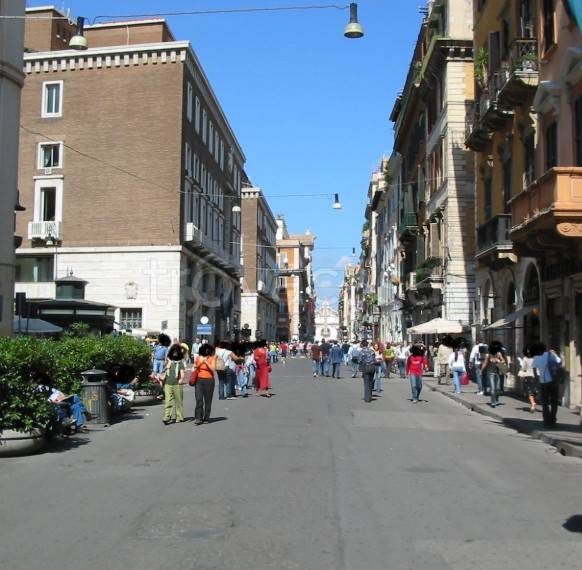 locale commerciale in affitto a Roma in zona Trevi-Colonna