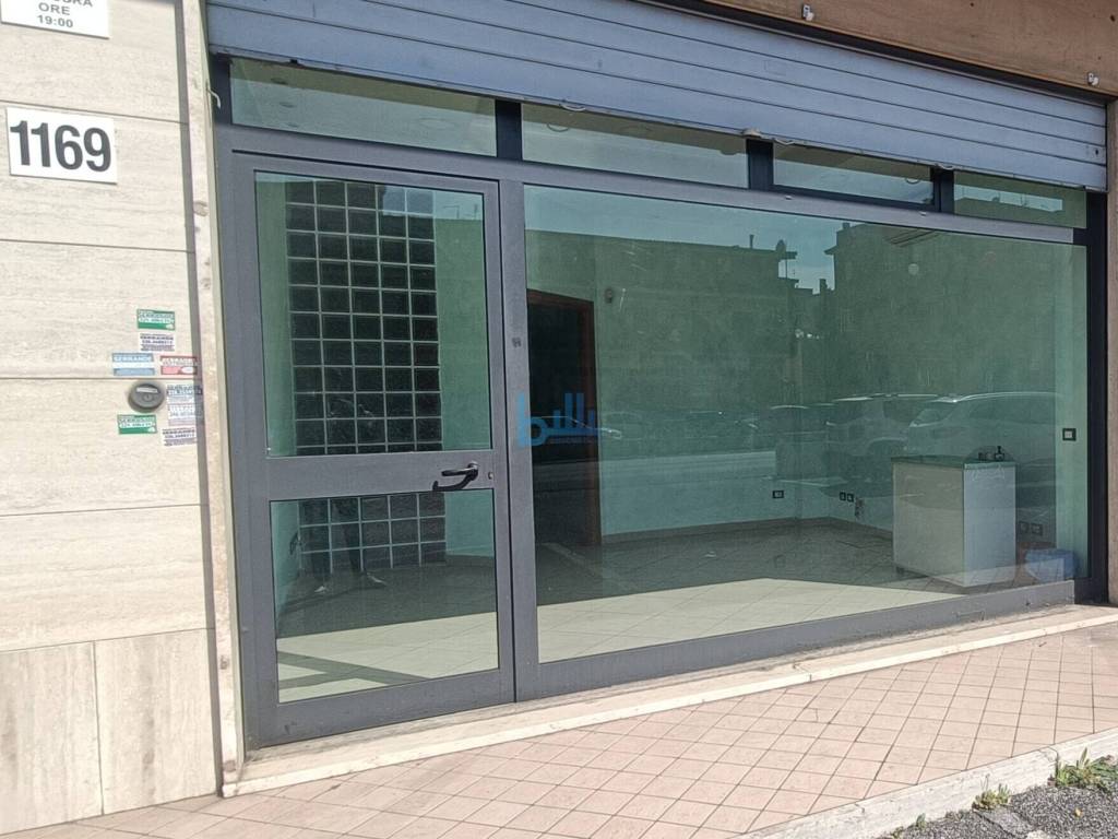 locale commerciale in affitto a Roma in zona Ponte di Nona