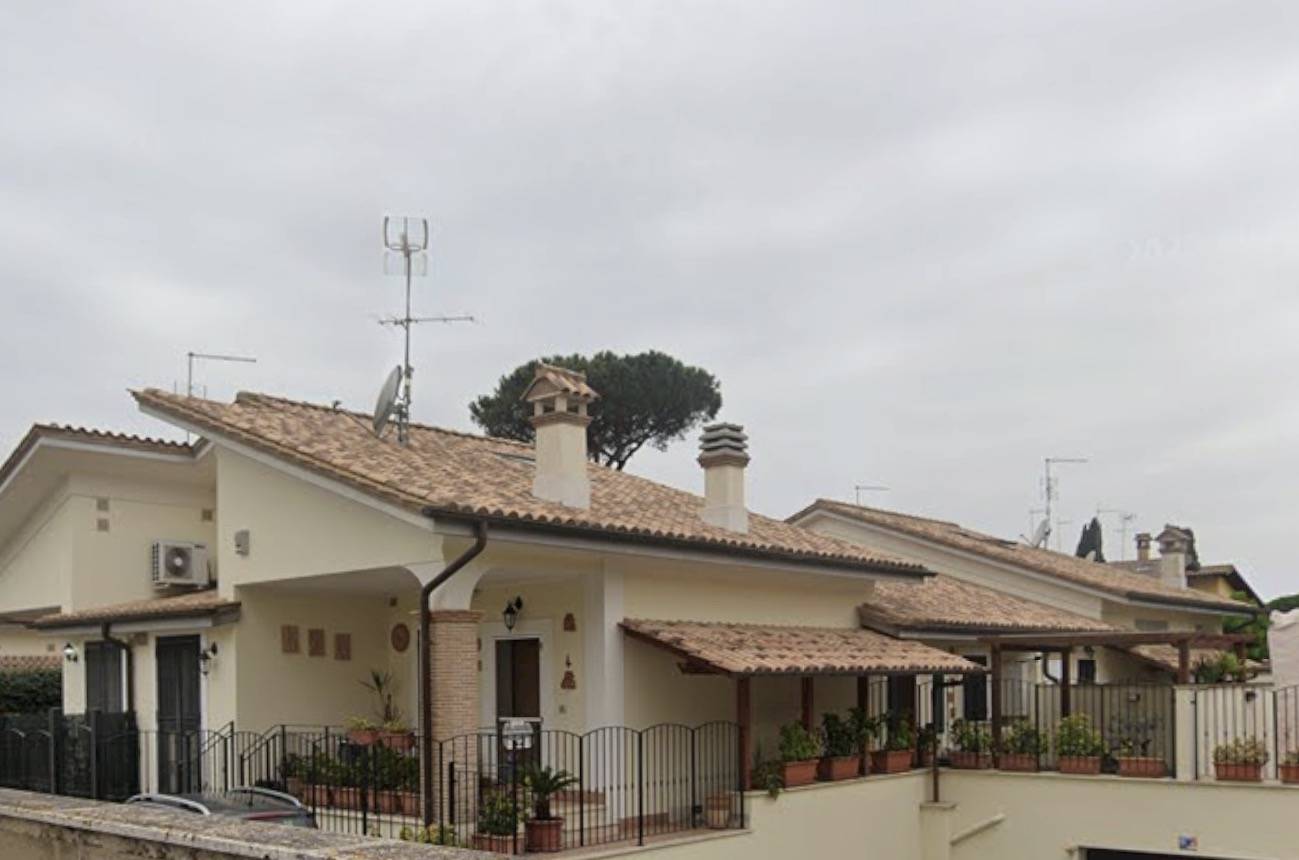 villetta a schiera in affitto a Roma in zona Infernetto