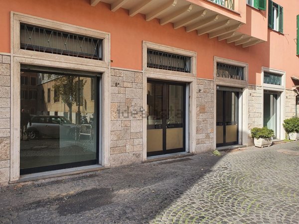 locale commerciale in affitto a Roma in zona Trastevere