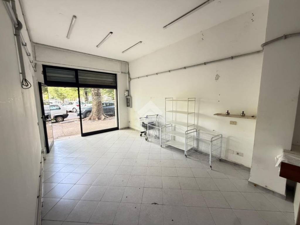locale commerciale in affitto a Roma in zona Monte Sacro/Talenti