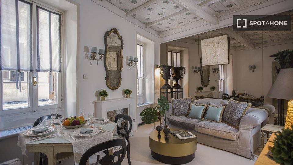 appartamento in affitto a Roma in zona Trevi-Colonna