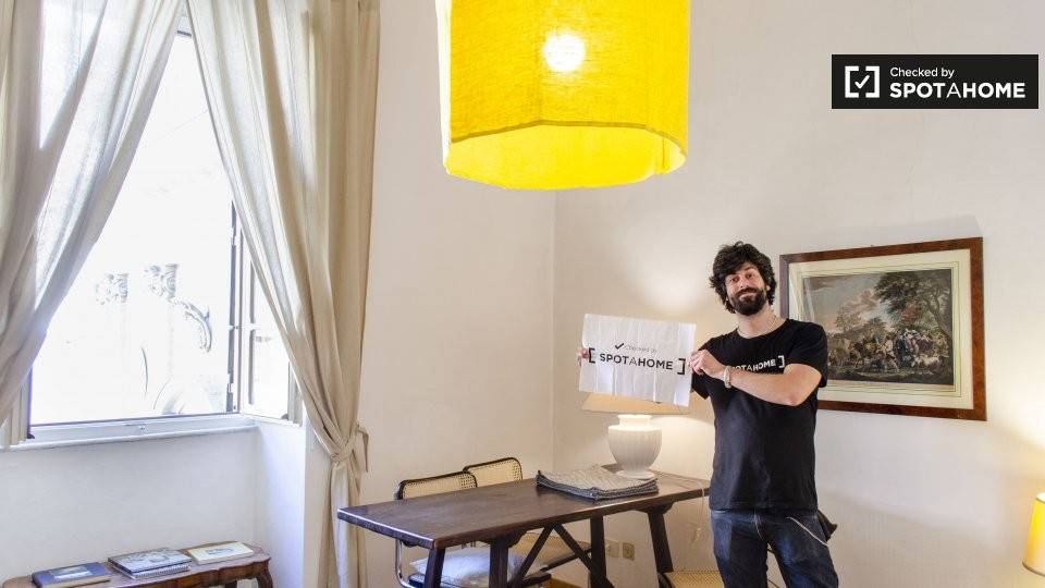 appartamento in affitto a Roma in zona Trevi-Colonna