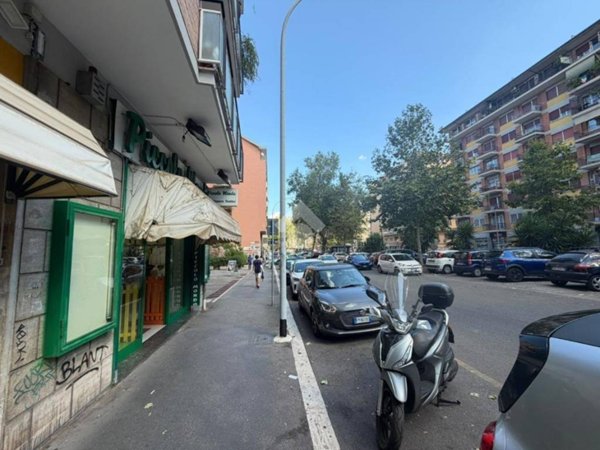locale commerciale in affitto a Roma in zona Appio Claudio