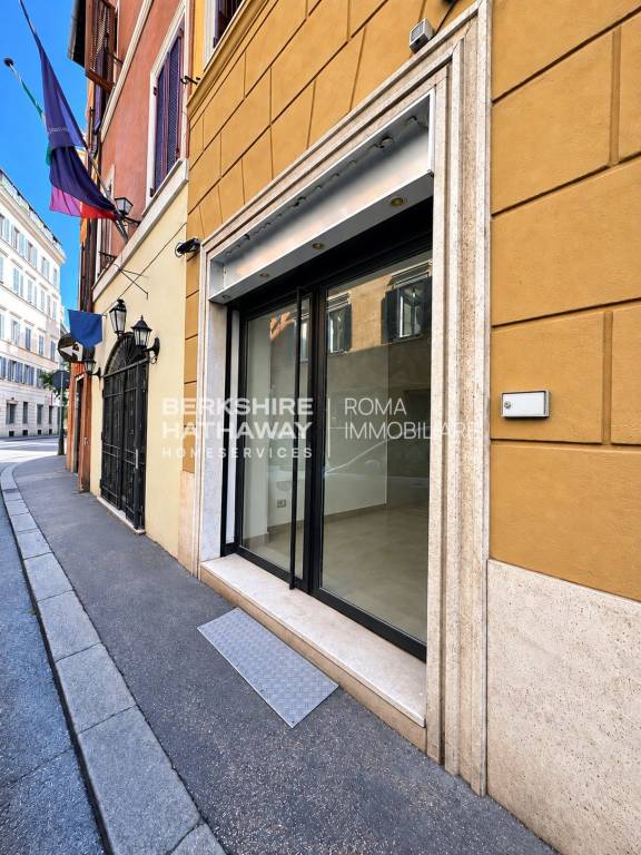 locale commerciale in affitto a Roma in zona Rione Regola