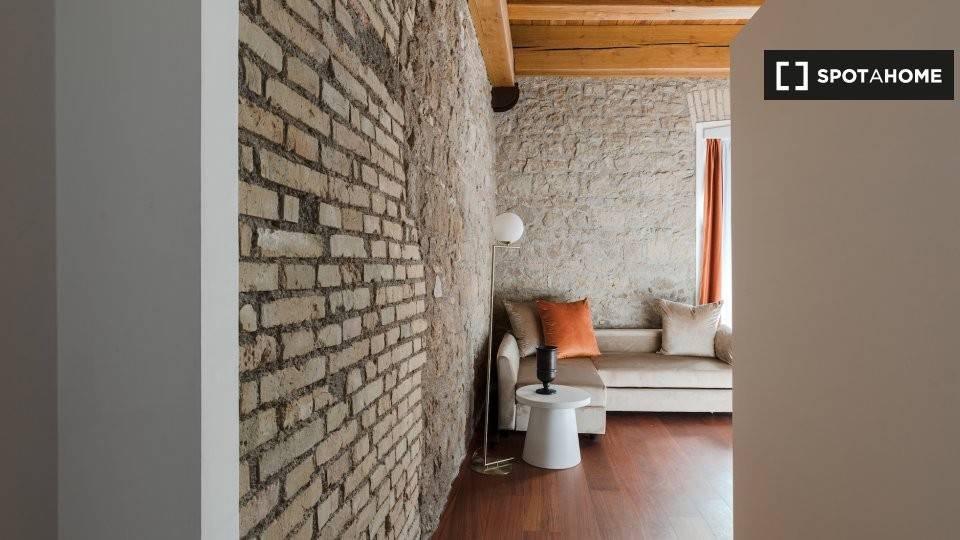 appartamento in affitto a Roma in zona Trevi-Colonna