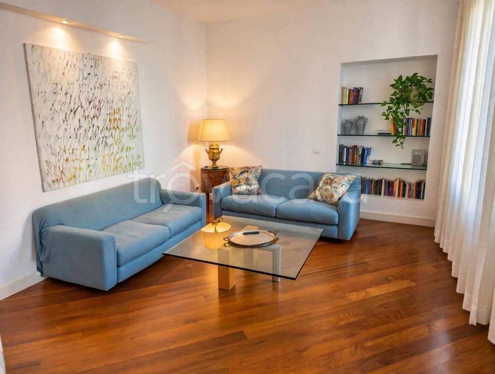 appartamento in affitto a Roma in zona Trevi-Colonna