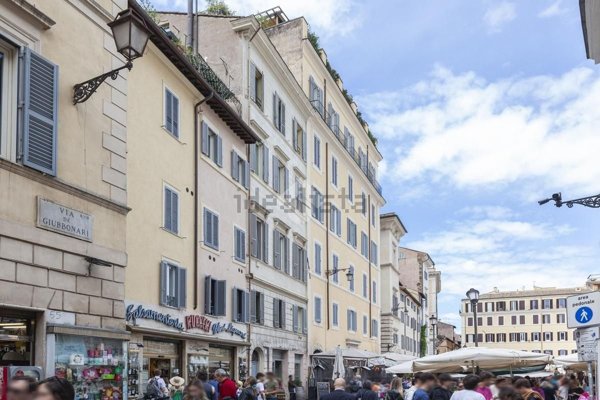 locale commerciale in affitto a Roma in zona Rione Regola