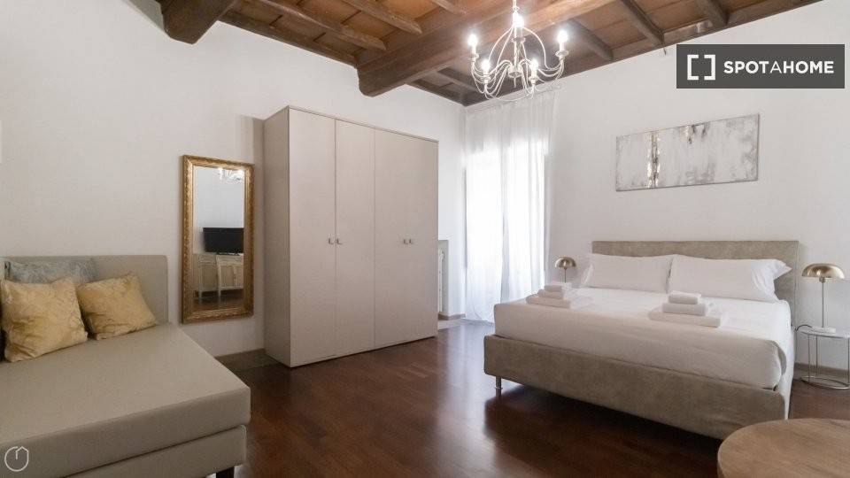 appartamento in affitto a Roma in zona Trevi-Colonna