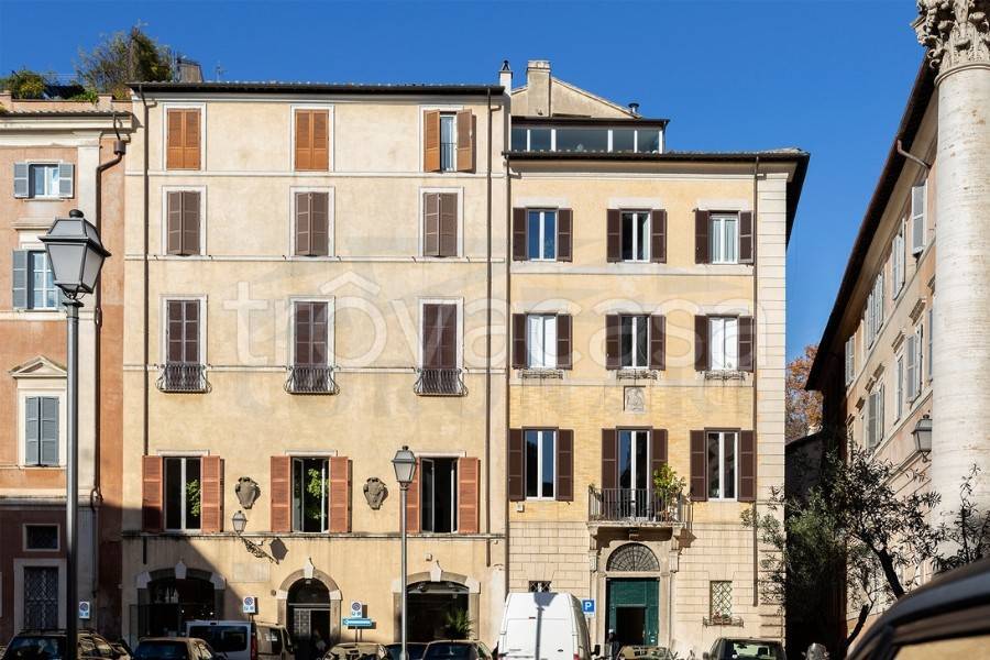 locale di sgombero in affitto a Roma in zona Parione/Sant'Eustachio