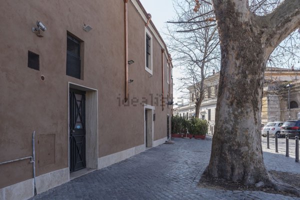 locale commerciale in affitto a Roma in zona Testaccio