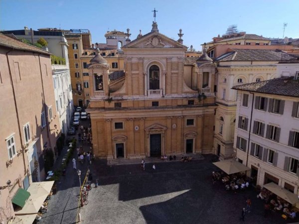 appartamento in affitto a Roma in zona Trevi-Colonna
