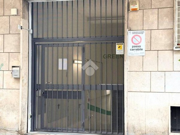 box auto in affitto a Roma