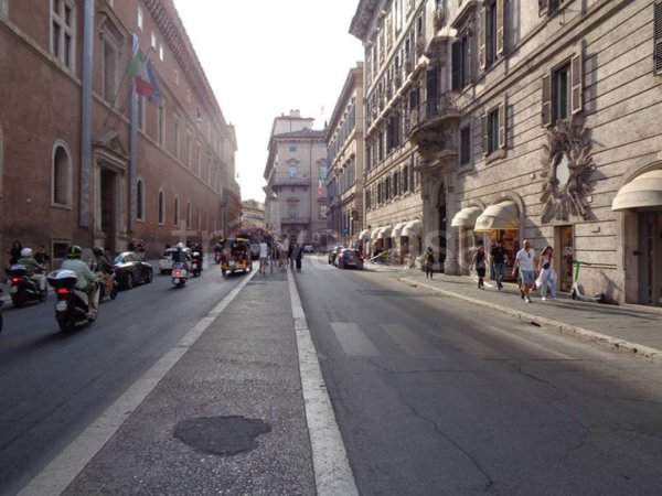 negozio in affitto a Roma in zona Parione/Sant'Eustachio