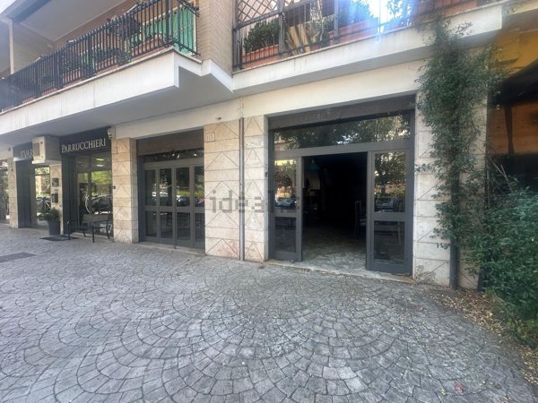 locale commerciale in affitto a Roma in zona Appio Claudio