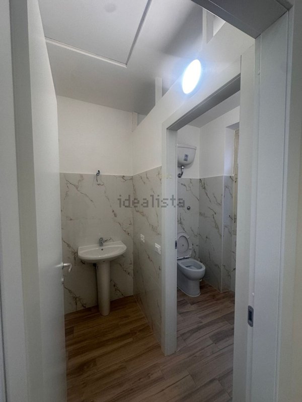 locale commerciale in affitto a Roma