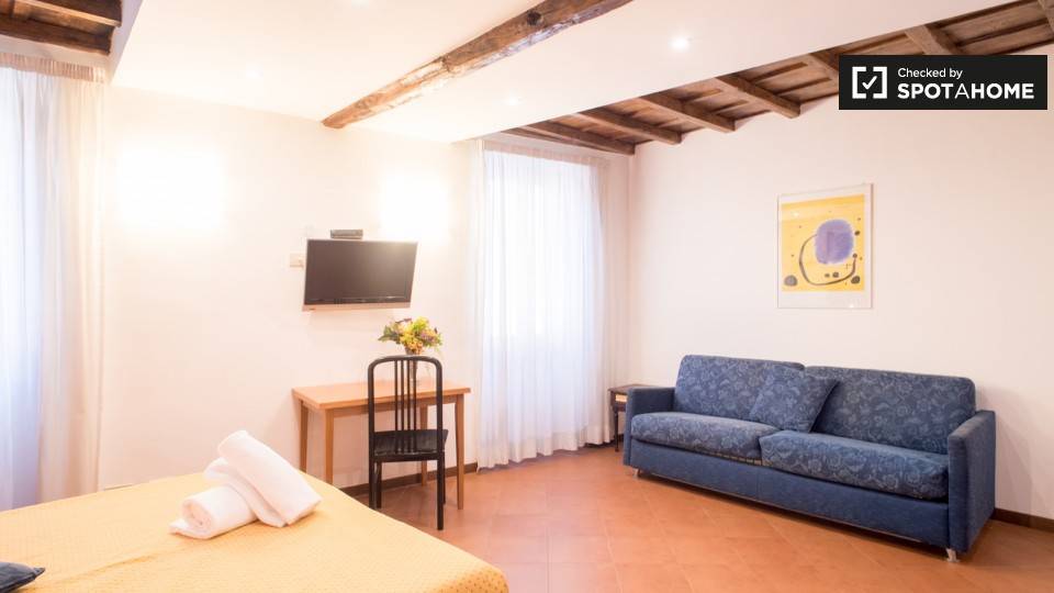 appartamento in affitto a Roma in zona Trevi-Colonna