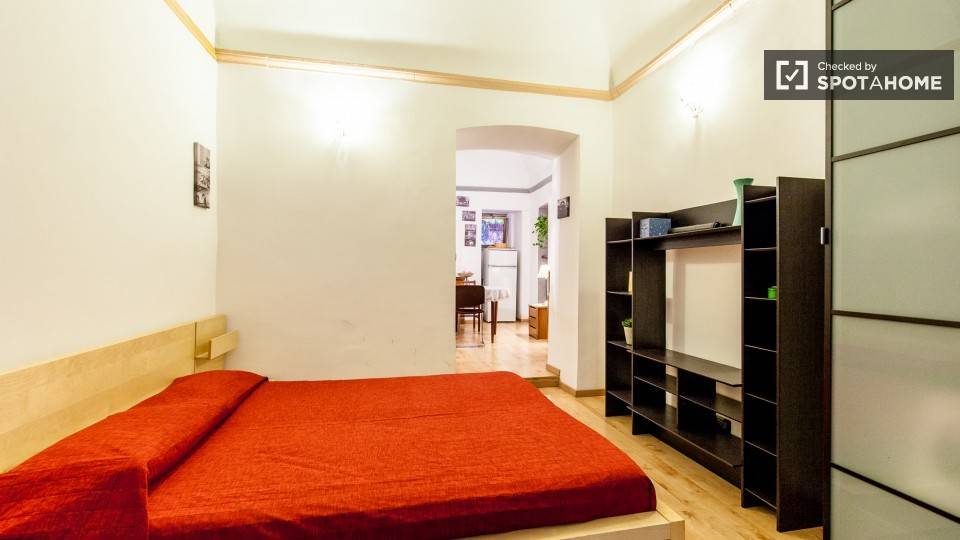 appartamento in affitto a Roma in zona Trevi-Colonna