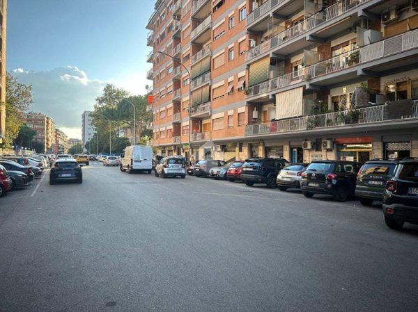 locale commerciale in affitto a Roma in zona Tuscolano